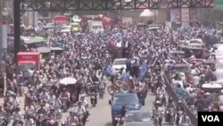 Opposition supporters welcome Sam Rainsy on his arrival at Phnom Penh International Airport. 