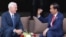 Wapres AS Mike Pence (kiri) bertemu Presiden Joko Widodo di Istana Merdeka Jakarta, Kamis (20/4).