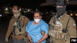 محمد شریف‌الله در بازداشت نیروهای اف‌بی‌آی