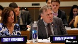 북한에 억류됐다 사망한 미국 대학생 오토 웜비어의 부모 프레드 웜비어와 신디 윔비어가 지난 5월 뉴욕 유엔본부에서 열린 북한 인권 심포지엄에서 증언했다. 두 사람은 북한이 아들을 부당하게 억류하고 뇌사 상태에 빠진 후에도 치료를 받게 하는 대신 방치해서 죽음에 이르게 했다면서, 북한 정권의 인권 유린에 침묵하지 않을 것이라고 말했다.