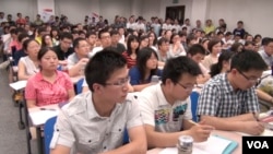 北京高校加强校园政治思想工作抵抗西方价值观念影响(美国之音东方拍摄 资料照片)