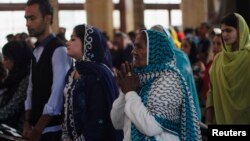 파키스탄 카라치의 세인트 앤드류 교회에서 기독교인들이 예배를 드리고 있다. (자료사진)