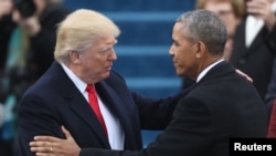 Donald Trump et Barack Obama lors de l'investiture du premier à Washington le 20 janvier 2017