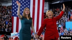 هیلاری کلینتون و دخترش چلسی کلینتون - آرشیو