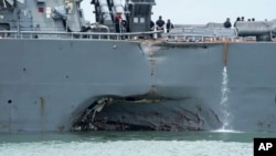 美军军舰约翰·麦凯恩号在新加坡附近与一艘油轮发生碰撞(2017年8月21日)