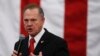 Le candidat républicain au Sénat Roy Moore lors d'un rassemblement de campagne à Midland City, Alabama, le 11 décembre 2017.