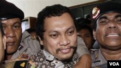 Kasus Gayus Tambunan mencuatkan kasus mafia hukum ke permukaan.