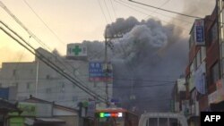 韩国密阳市世宗医院上空浓烟滚滚(2018年1月26日)