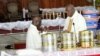 Le pasteur François David Ekofo, à droite, lors d’un culte en la cathédrale du centenaire, à Kinshasa, 20 avril 2017. (Facebook/ECC)