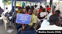 Masu Zaman Dirshan A Kofar Majalisar Dokokin Najeriya 