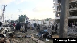 Une voiture piégée a explosé près de l'hôtel Jazeera à Mogadiscio, Somalie, dimanche matin, 26 juillet 2015
