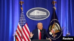 Президент США Дональд Трамп выступает в Министерстве юстиции США, 14 марта 2025 года