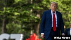 资料照片：美国总统特朗普在加拿大小镇卡纳纳斯基斯参加七国集团峰会(白宫照片 2025年6月16日)