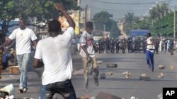 Several dozens of Ivorian opposition youth clash with police during a demonstration on 17 Feb 2010 in Abidjan against the dissolution of Ivorian cabinet and electoral commission