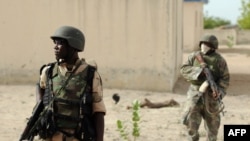 Tentara Nigeria melakukan patroli di Nigeria utara yang rawan serangan militan (foto: dok).