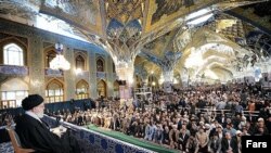 آیت الله خامنه ای در سخنرانی در حرم امام رضا در مشهد آمریکا را به بدعهدی متهم کرد