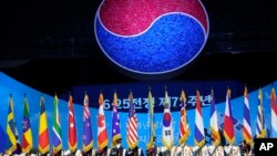 韩国举行仪式，纪念韩战爆发72周年。（2022年6月25日）