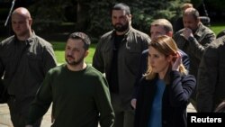 روبرتا متسولا، رئیس پارلمان اروپا، و ولودیمیر زلنسکی، رئیس‌جمهوری اوکراین.