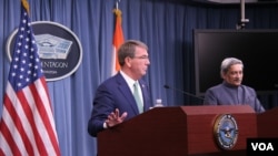 美国国防部长卡特与印度防长帕里卡尔开联合记者会（2016年8月29日，美国之音黎堡拍摄）