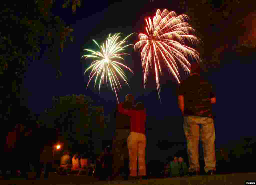 Adooleessa 4, Guyyaa Walabummaa Ameerika.