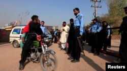 آگاهان این اقدام را مایۀ ترویج نفرت و تعصب خوانده اند