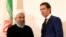 El presidente iraní, Hassan Rouhani, estrecha la mano del canciller de Austria, Sebastian Kurz, en la cancillería federal de Viena, Austria, el miércoles 4 de julio de 2018. (AP Photo / Ronald Zak). La UE implementará el martes 7 de agosto de 2018 una ley para proteger a las empresas europeas de los efectos extraterritoriales de las sanciones de EE.UU. a Irán.