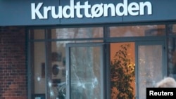 2015年2月14日，丹麦哥本哈根一个咖啡馆遭到枪击，咖啡馆的窗子玻璃被打破。