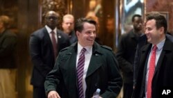 安东尼·斯卡拉姆齐抵达纽约川普大厦（2016年12月5日）