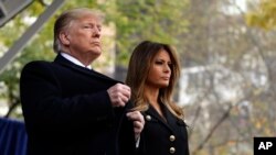 Rais Donald Trump na mkewe Melania Trump wakihudhuria sherehe ya Siku ya Mashujaa, New York, Novemba 11, 2019. (AP Photo/Andrew Harnik)