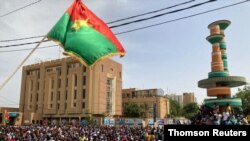 تظاهرات علیه نحوه عملکرد دولت در ارتباط با وضعیت امنیتی در بورکینافاسو. اوگادوگو، بورکینافاسو، شنبه ١٢ تیر ۱۴۰۰