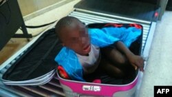 Adou Ouattara dans une valise à Ceuta, en Espagne, le 22 mai 2015.
