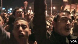 反对穆尔西的埃及抗议者高呼口号