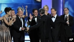 2013年9月22日《绝命毒师》(Breaking Bad) 剧组接受颁奖