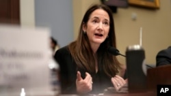美国国家情报总监埃夫丽尔·海恩斯2023年3月9日出席众议院情报委员会全球威胁听证会作证。