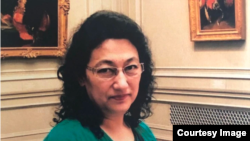 古丽仙·阿巴斯2016年在美国探亲。（照片由如山·阿巴斯提供）