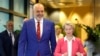 Premijer Albanije Edi Rama sa predsjednicom Evrope komisije Ursulom fon der Lajen (Foto: AP/Virginia Mayo)