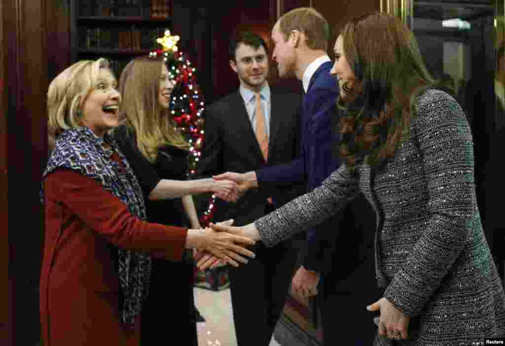 美国前国务卿希拉里&middot;克林顿和女儿、女婿会见英国王子威廉和夫人