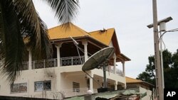 The damaged home of Guinean President Alpha Conde in Conakry, Guinea is seen after Conde narrowly survived an assassination attempt, July 19, 2011 (file photo)