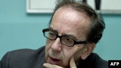 Kadare, thirrje zotit Basha të tërhiqet për hir të stabilitetit