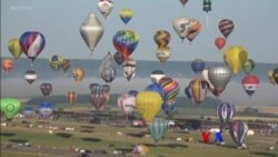 မြွေကိုပြန်ကိုက်တဲ့ ငမူး၊ မီးပုံးပျံကောင်းကင်