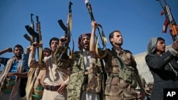 2018年12月13日忠于也门胡塞叛乱分子的成员在也门萨那集会
