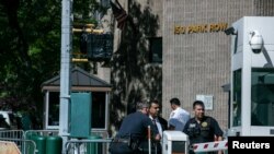 爱泼斯坦8月10日被发现在曼哈顿大都会教养中心内死亡。