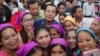Prime Minister Hun Sen is pictured with garment workers, Phnom Penh, Cambodia, Wednesday, June 30, 2017. (Courtesy of Prime Minister Hun Sen Facebook page)