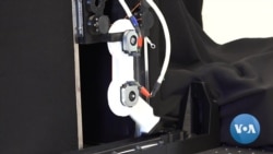 英语视频：可以学习独立行走的机器人