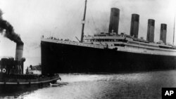 1912年4月10日英国“泰坦尼克号”驶出英格兰南安普敦。