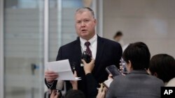 지난해 12월 방한한 스티브 비건 미국 국무부 대북정책특별대표가 인천공항에서 대북 인도지원에 관한 미국 정부의 입장을 밝히고 있다.