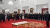 Presiden Joko Widodo melantik lima pimpinan Komisi Pemberantasan Korupsi di Istana Negara Jakarta, Senin 21 Desember 2015.(Foto: dok biro pers set pres).