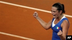 Roberta Vinci berteriak senang setelah mengalahkan Samantha Stosur 6-2, 6-4 (foto: Dok).