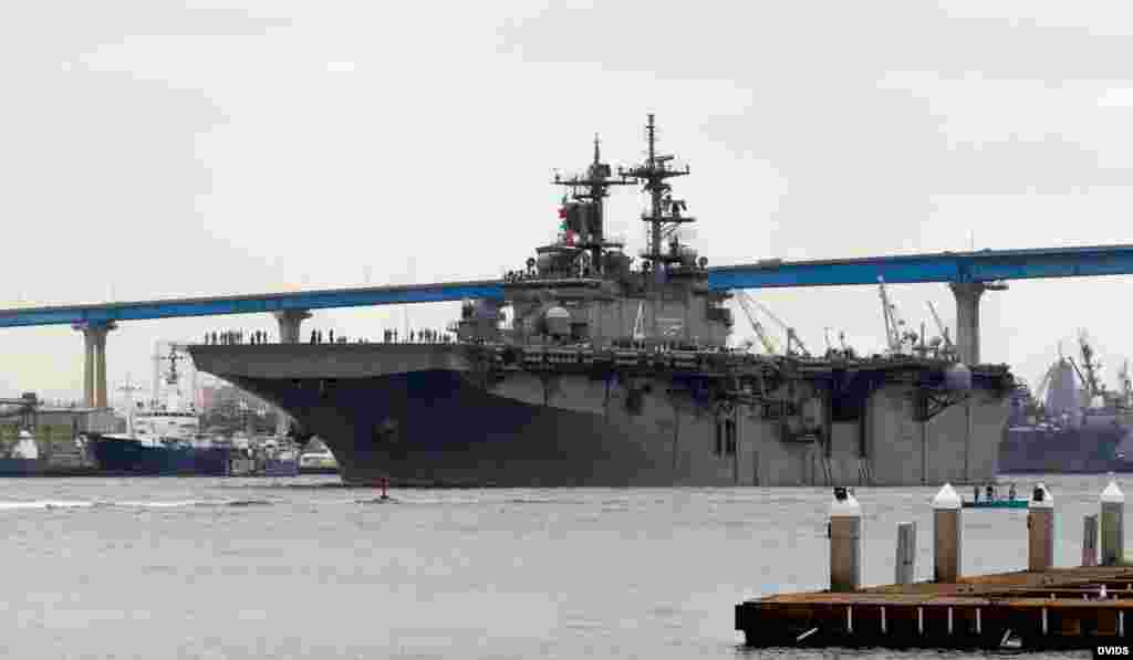 美国两栖攻击舰鲍克瑟号出海（DVIDS photo)