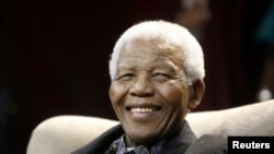 Mantan Presiden Afrika Selatan, Nelson Mandela masih menjalani pengobatan penyakit radang paru-paru di rumah sakit sejak Rabu, 27 Maret 2013 (Foto: dok).